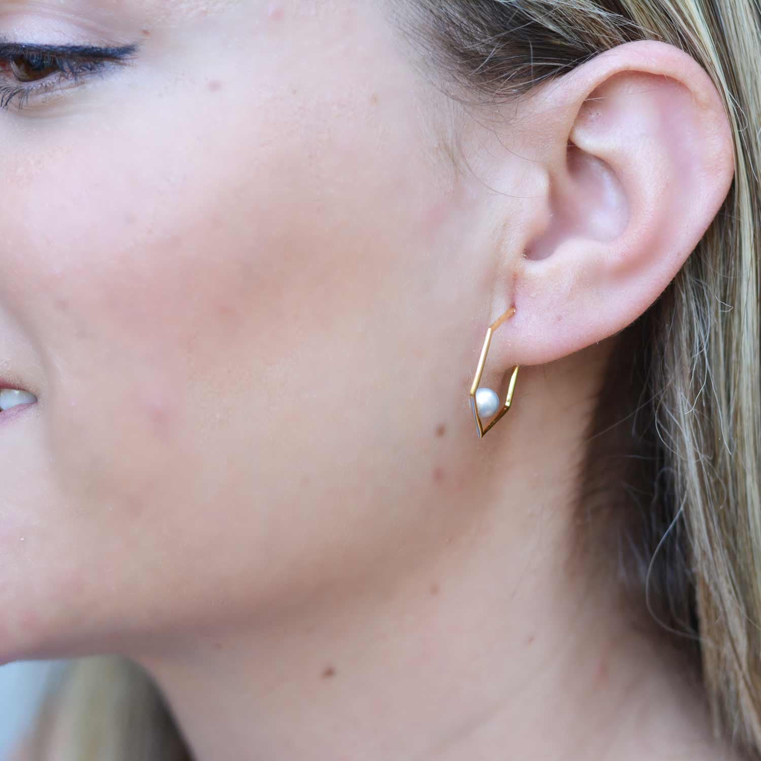 Earrings with Grey Pearl