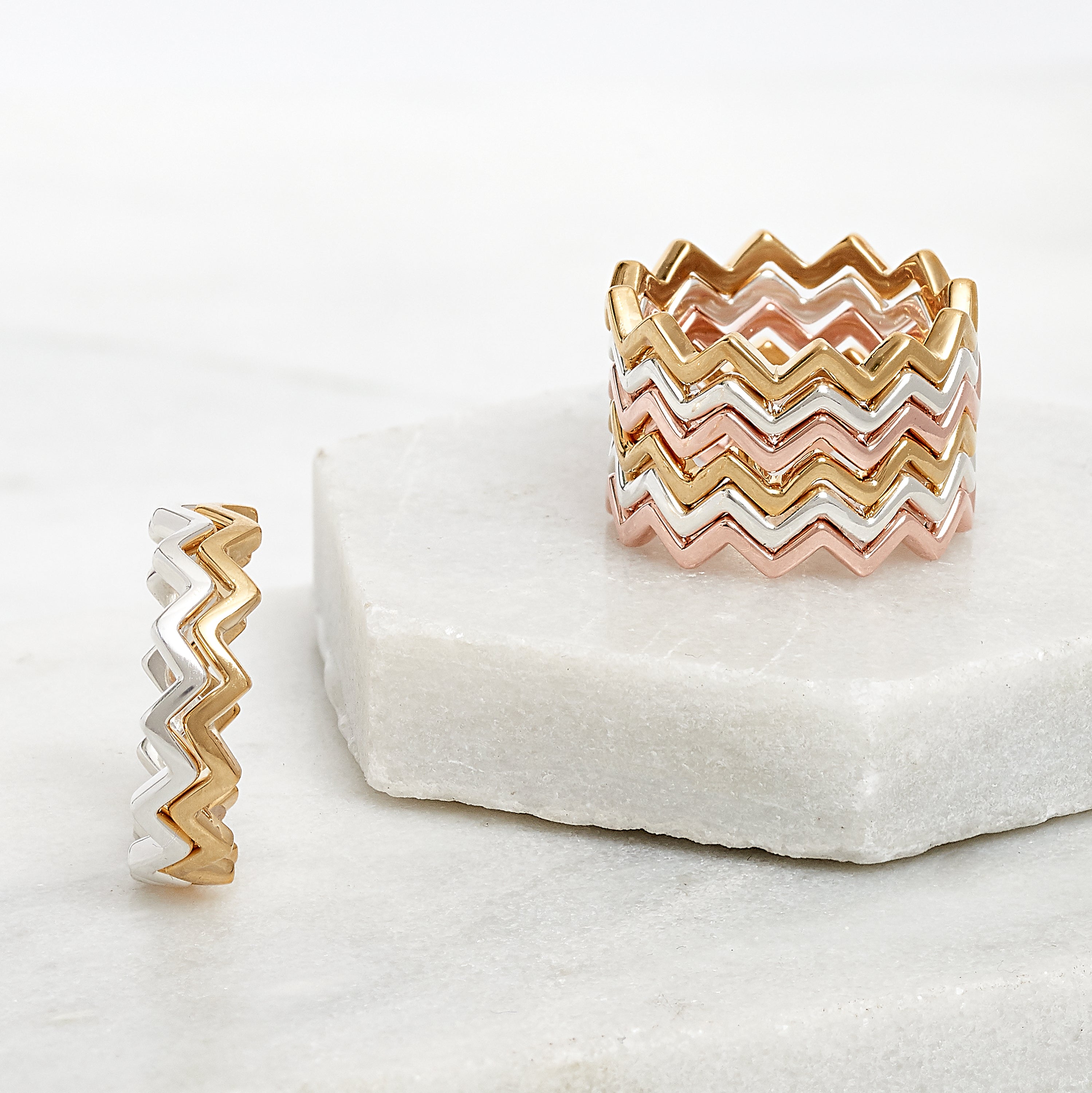 gold ring, stacking ring, zigzack, handmade, ethical, modern, neola design