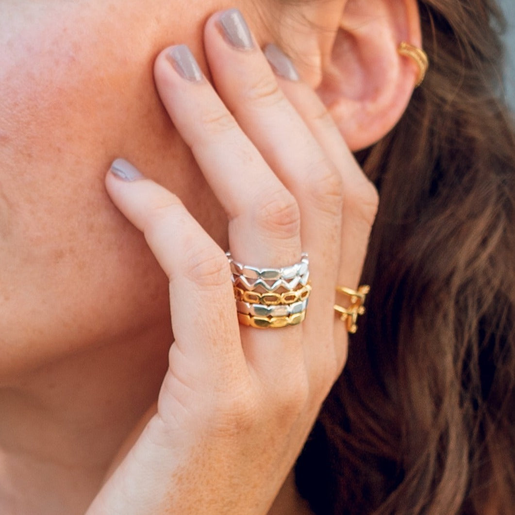 gold ring, stacking ring, zigzack, handmade, ethical, modern, neola design