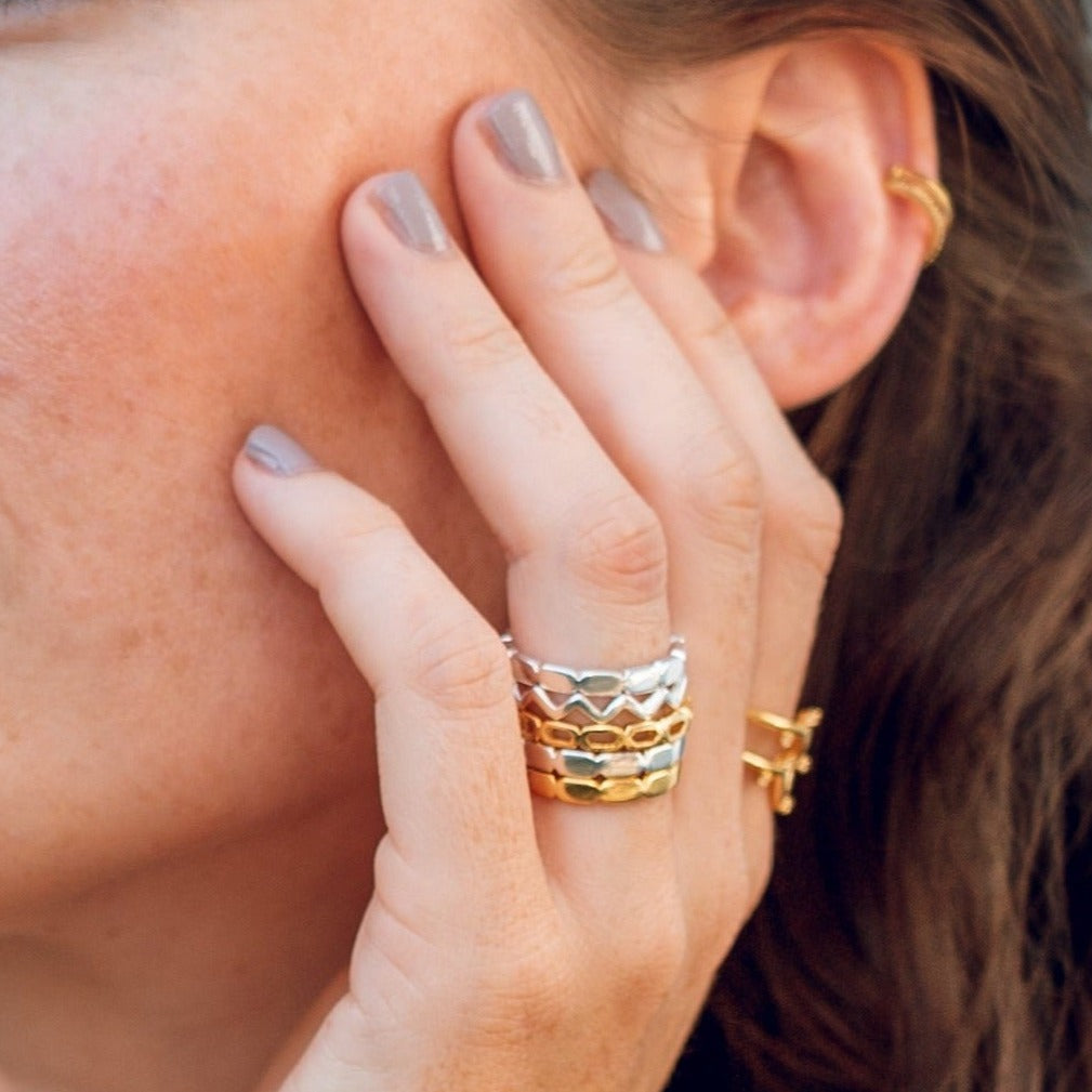gold ring, stacking ring, zigzack, handmade, ethical, modern, neola design